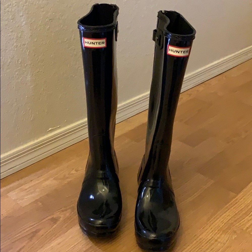 hunter black glossy rain boots